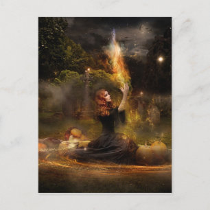 Carte Postale Sorcière exécute des sorts de cercle magique
