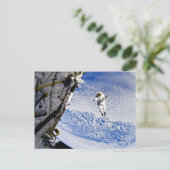 Carte Postale Sortie d'astronaute dans l'espace (Debout devant)