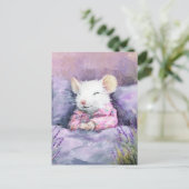 Carte Postale Souris blanche dormante adorable en PJ (Debout devant)