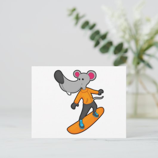 Carte Postale Souris en tant que snowboardeur avec planche à nei (Debout devant)