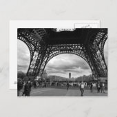 Carte Postale Sous la célèbre tour (Devant / Derrière)