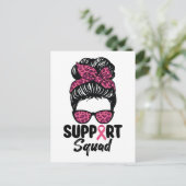 Carte Postale Soutien Squad Messy Bun Pink Warrior Cancer du sei (Debout devant)