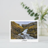 carte postale souvenir de la cascade Svodufoss en (Debout devant)