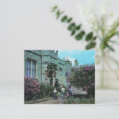 Carte postale soviétique du palais d'Alupka (Debout devant)