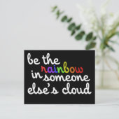 Carte Postale Soyez l'arc-en-ciel dans le nuage de certains (Debout devant)