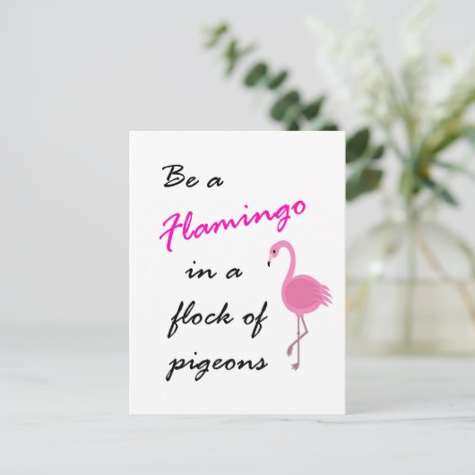 Carte Postale Soyez un Flamant rose dans un troupeau de pigeons (Debout devant)