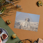 Carte Postale Sphinx et Pyramide en Egypte<br><div class="desc">Sphinx antique devant une pyramide à Gizeh,  Egypte.</div>