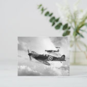 Carte Postale Spitfire Mk I (Debout devant)