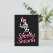 Carte Postale Spooky Season | Baseball Skeleton Pink Hat (Debout devant)