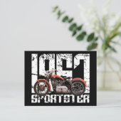 Carte Postale Sportster 1957 (Debout devant)