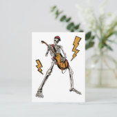 Carte Postale Squelette de Halloween Main de Rock Jouant de la G (Debout devant)