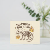 Carte Postale Squelette de possum survivant de l'épuisement (Debout devant)