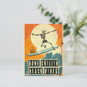 Carte Postale Squelette de surf Retro Summerween effrayant (Debout devant)