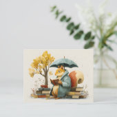 Carte Postale Squirrel Reading Books Under an Umbrella (Debout devant)