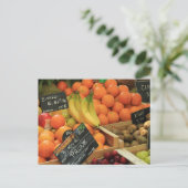Carte Postale Stall de fruits au marché de la provence (Debout devant)