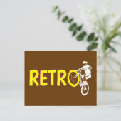 Carte Postale Stand de roues Retro Mountain VTT (Debout devant)