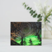 Carte Postale Star Trails et aurora borealis (Debout devant)