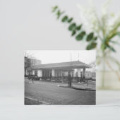 Carte Postale Station-service Amoco, 1925 (Debout devant)
