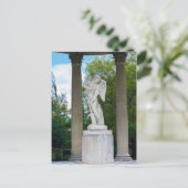 Carte Postale Statue de Cupidon, Temple de l'amour à Versailles (Debout devant)