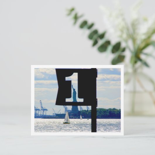 Carte postale Statue de la Liberté (Debout devant)