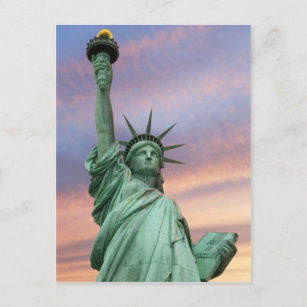 Carte Postale statue de la liberté sous ciel vif