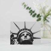 Carte postale Statue de Liberty en niveaux de gris (Debout devant)