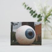 Carte Postale Statue de l'oeil n° 1 (Debout devant)