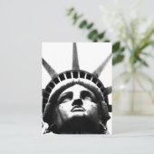 Carte Postale Statue noire et blanche de la Liberté (Debout devant)