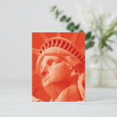 Carte Postale Statue rouge de la Liberté (Debout devant)