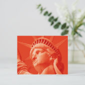 Carte Postale Statue rouge de la Liberté (Debout devant)