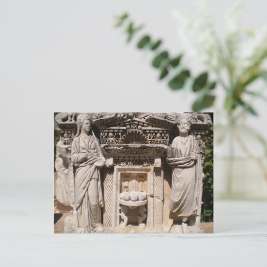 Carte Postale Statues anciennes en bas-relief (Debout devant)