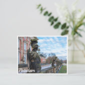 Carte Postale Statues de chevalier en pierre près du palais à Po (Debout devant)