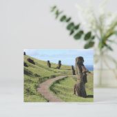 Carte Postale Statues de l'île de Pâques sur Hill (Debout devant)