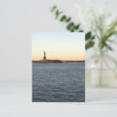 Carte Postale Statut de Liberty Love (Debout devant)