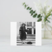 Carte Postale Stinky Date, 1922 (Debout devant)