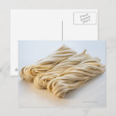 Carte Postale Studio photo de pâtes linguini fraîches (Devant / Derrière)