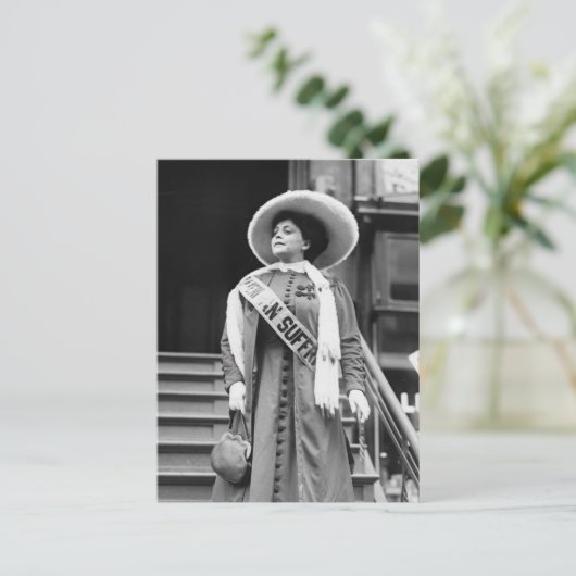 Carte Postale Stylin' Suffragette, 1908 (Debout devant)