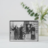 Carte Postale Suffragettes Votes pour les dépliants de pèlerinag (Debout devant)