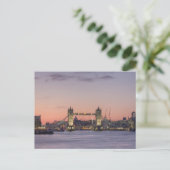Carte postale Sunset Tower Bridge (Debout devant)
