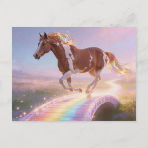 Carte Postale Superbe jument Paint Horse traversant le pont arc-
