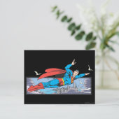 Carte Postale Superman Flies Thru City (Debout devant)