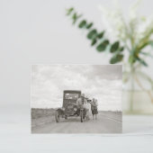 Carte Postale Sur la route, 1937 (Debout devant)