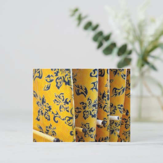 Carte Postale Surf Jaune en Racks (Debout devant)