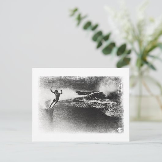 Carte Postale surf rétro (Debout devant)