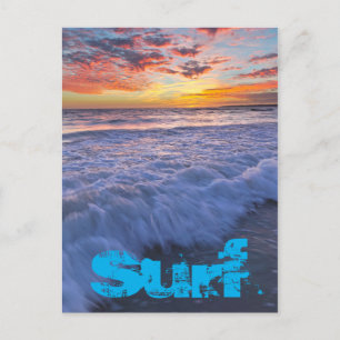 Carte Postale Surf sur les vagues de la plage au coucher du sole