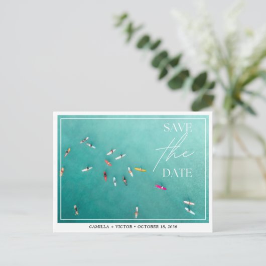 Carte Postale Surfer Mariage Blue Ocean Enregistrer la date Cart (Debout devant)