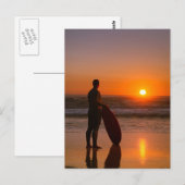 Carte Postale Surfer observant les vagues (Devant / Derrière)