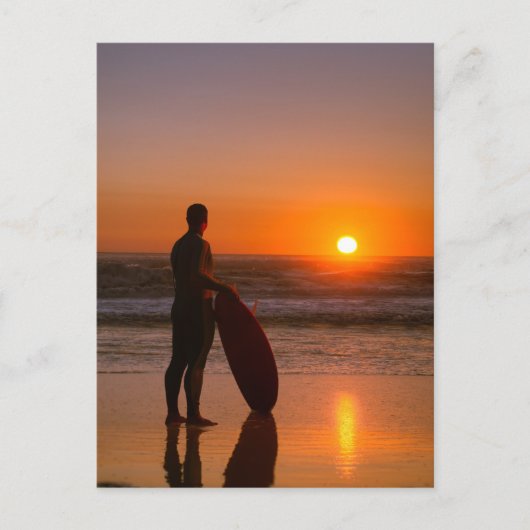 Carte Postale Surfer observant les vagues (Devant)
