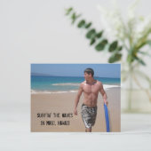 Carte Postale Surfer sur la vague... (Debout devant)