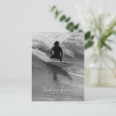 Carte Postale Surfer Sur Les Vagues Niveaux De Gris Penser À Vou (Debout devant)
